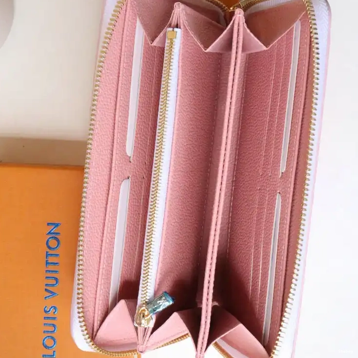 2209DJ0067 Bag LV 0704